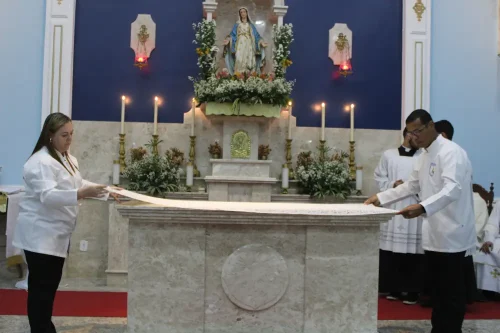 Dedicacao-do-altar-da-Igreja-Nossa-Senhora-das-Gracas-em-Parada-Modelo-118