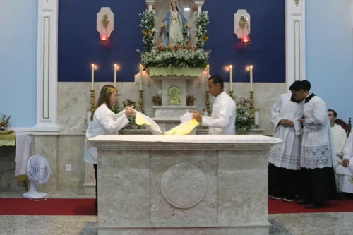 Dedicacao-do-altar-da-Igreja-Nossa-Senhora-das-Gracas-em-Parada-Modelo-119