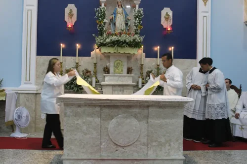 Dedicacao-do-altar-da-Igreja-Nossa-Senhora-das-Gracas-em-Parada-Modelo-120