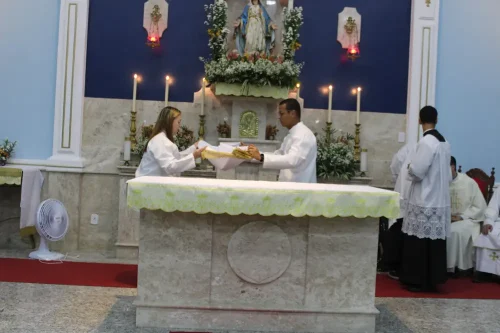 Dedicacao-do-altar-da-Igreja-Nossa-Senhora-das-Gracas-em-Parada-Modelo-126