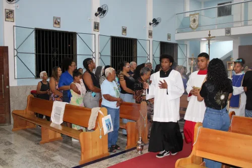 Dedicacao-do-altar-da-Igreja-Nossa-Senhora-das-Gracas-em-Parada-Modelo-13