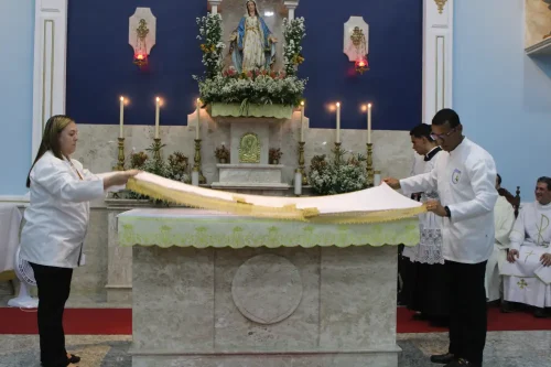 Dedicacao-do-altar-da-Igreja-Nossa-Senhora-das-Gracas-em-Parada-Modelo-132