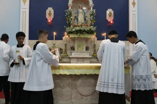 Dedicacao-do-altar-da-Igreja-Nossa-Senhora-das-Gracas-em-Parada-Modelo-135