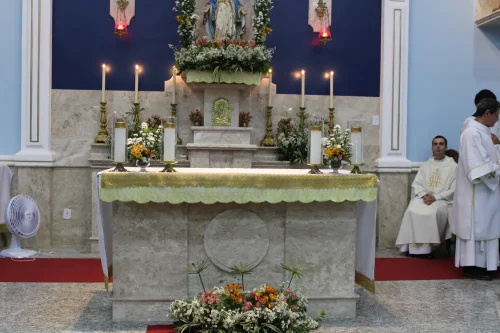 Dedicacao-do-altar-da-Igreja-Nossa-Senhora-das-Gracas-em-Parada-Modelo-136