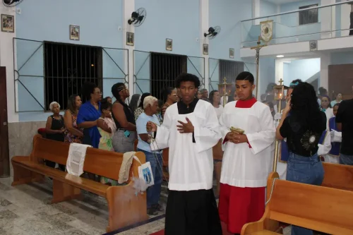 Dedicacao-do-altar-da-Igreja-Nossa-Senhora-das-Gracas-em-Parada-Modelo-14