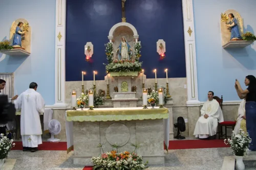 Dedicacao-do-altar-da-Igreja-Nossa-Senhora-das-Gracas-em-Parada-Modelo-143
