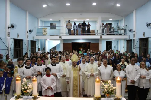 Dedicacao-do-altar-da-Igreja-Nossa-Senhora-das-Gracas-em-Parada-Modelo-174