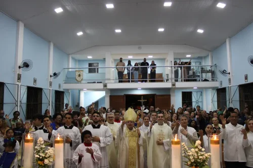 Dedicacao-do-altar-da-Igreja-Nossa-Senhora-das-Gracas-em-Parada-Modelo-179