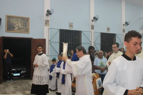 Dedicacao-do-altar-da-Igreja-Nossa-Senhora-das-Gracas-em-Parada-Modelo-18