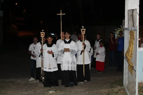 Dedicacao-do-altar-da-Igreja-Nossa-Senhora-das-Gracas-em-Parada-Modelo-2
