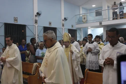 Dedicacao-do-altar-da-Igreja-Nossa-Senhora-das-Gracas-em-Parada-Modelo-20