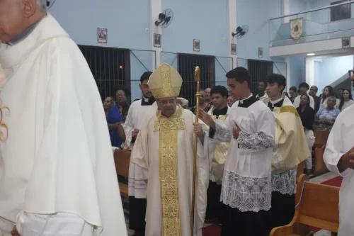 Dedicacao-do-altar-da-Igreja-Nossa-Senhora-das-Gracas-em-Parada-Modelo-21