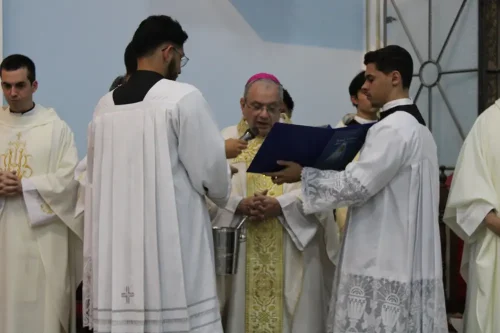 Dedicacao-do-altar-da-Igreja-Nossa-Senhora-das-Gracas-em-Parada-Modelo-27