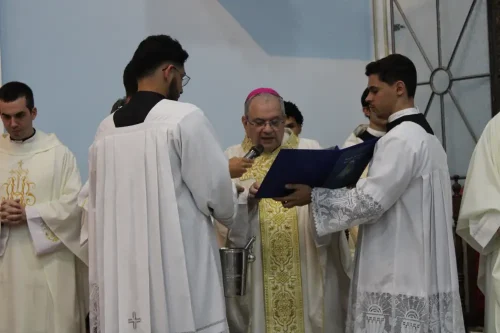 Dedicacao-do-altar-da-Igreja-Nossa-Senhora-das-Gracas-em-Parada-Modelo-28