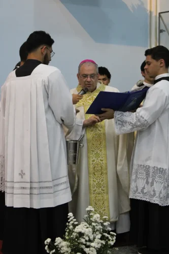 Dedicacao-do-altar-da-Igreja-Nossa-Senhora-das-Gracas-em-Parada-Modelo-29