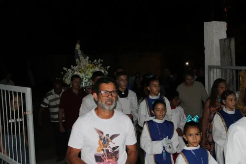 Dedicacao-do-altar-da-Igreja-Nossa-Senhora-das-Gracas-em-Parada-Modelo-3