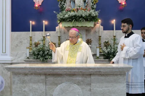 Dedicacao-do-altar-da-Igreja-Nossa-Senhora-das-Gracas-em-Parada-Modelo-30