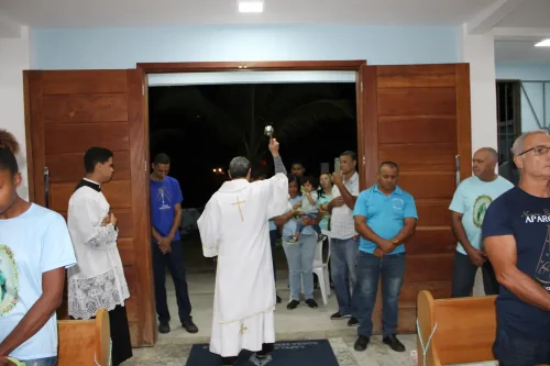 Dedicacao-do-altar-da-Igreja-Nossa-Senhora-das-Gracas-em-Parada-Modelo-41