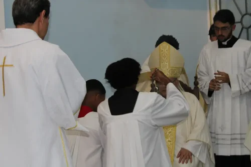 Dedicacao-do-altar-da-Igreja-Nossa-Senhora-das-Gracas-em-Parada-Modelo-48