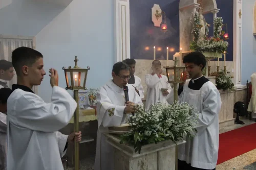 Dedicacao-do-altar-da-Igreja-Nossa-Senhora-das-Gracas-em-Parada-Modelo-50
