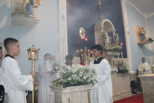Dedicacao-do-altar-da-Igreja-Nossa-Senhora-das-Gracas-em-Parada-Modelo-51