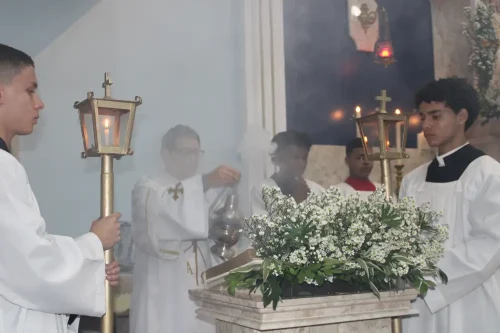 Dedicacao-do-altar-da-Igreja-Nossa-Senhora-das-Gracas-em-Parada-Modelo-52