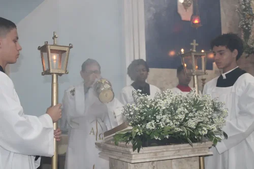 Dedicacao-do-altar-da-Igreja-Nossa-Senhora-das-Gracas-em-Parada-Modelo-53