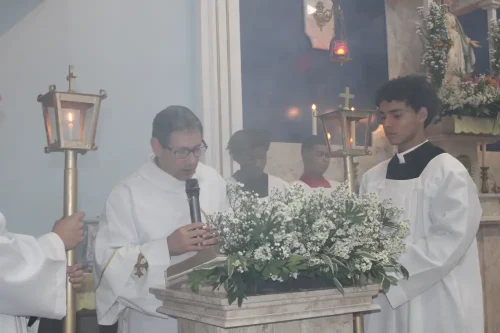 Dedicacao-do-altar-da-Igreja-Nossa-Senhora-das-Gracas-em-Parada-Modelo-54