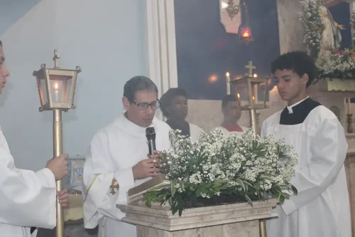 Dedicacao-do-altar-da-Igreja-Nossa-Senhora-das-Gracas-em-Parada-Modelo-55