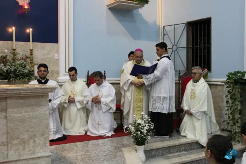 Dedicacao-do-altar-da-Igreja-Nossa-Senhora-das-Gracas-em-Parada-Modelo-65
