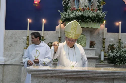 Dedicacao-do-altar-da-Igreja-Nossa-Senhora-das-Gracas-em-Parada-Modelo-72