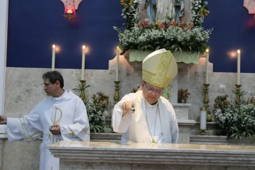 Dedicacao-do-altar-da-Igreja-Nossa-Senhora-das-Gracas-em-Parada-Modelo-75