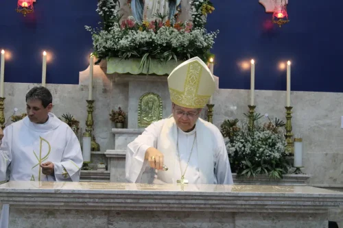 Dedicacao-do-altar-da-Igreja-Nossa-Senhora-das-Gracas-em-Parada-Modelo-79