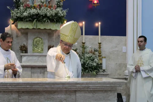 Dedicacao-do-altar-da-Igreja-Nossa-Senhora-das-Gracas-em-Parada-Modelo-82