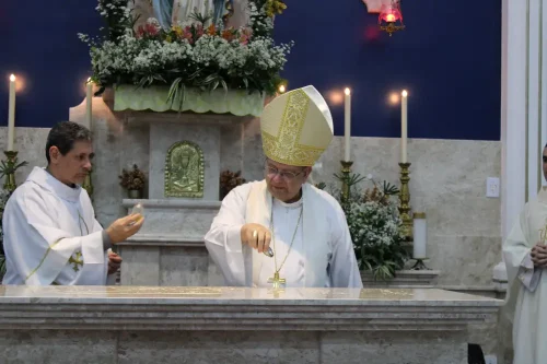 Dedicacao-do-altar-da-Igreja-Nossa-Senhora-das-Gracas-em-Parada-Modelo-83