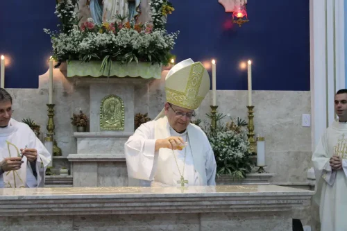 Dedicacao-do-altar-da-Igreja-Nossa-Senhora-das-Gracas-em-Parada-Modelo-84