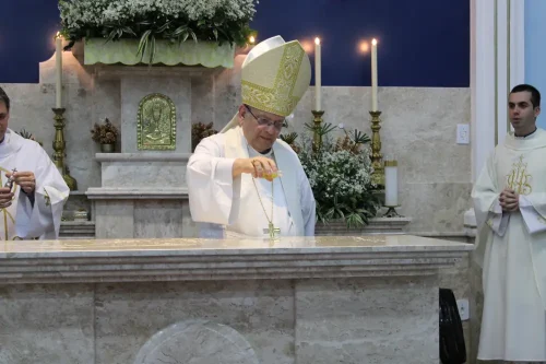 Dedicacao-do-altar-da-Igreja-Nossa-Senhora-das-Gracas-em-Parada-Modelo-85