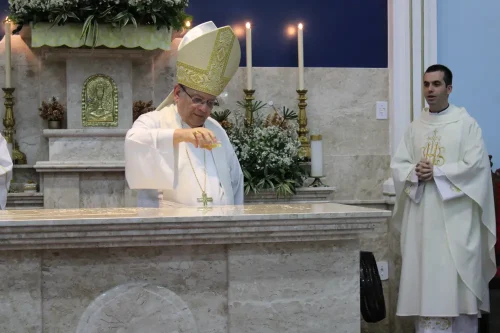 Dedicacao-do-altar-da-Igreja-Nossa-Senhora-das-Gracas-em-Parada-Modelo-86
