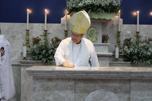 Dedicacao-do-altar-da-Igreja-Nossa-Senhora-das-Gracas-em-Parada-Modelo-87