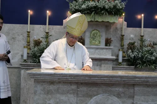 Dedicacao-do-altar-da-Igreja-Nossa-Senhora-das-Gracas-em-Parada-Modelo-89