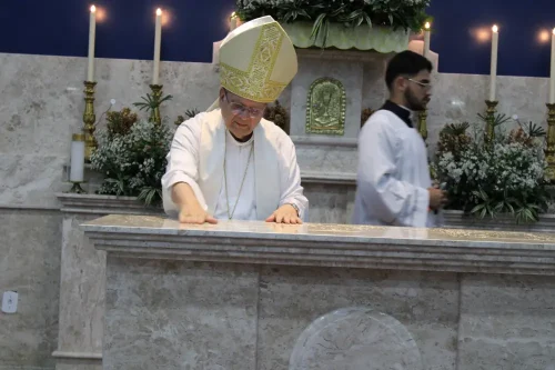 Dedicacao-do-altar-da-Igreja-Nossa-Senhora-das-Gracas-em-Parada-Modelo-90