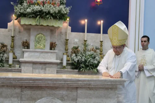 Dedicacao-do-altar-da-Igreja-Nossa-Senhora-das-Gracas-em-Parada-Modelo-92