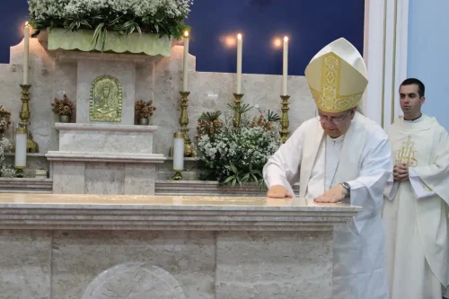 Dedicacao-do-altar-da-Igreja-Nossa-Senhora-das-Gracas-em-Parada-Modelo-93