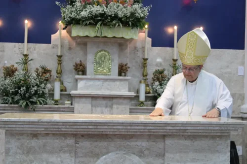 Dedicacao-do-altar-da-Igreja-Nossa-Senhora-das-Gracas-em-Parada-Modelo-95