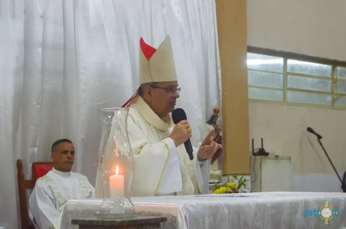 Dom-Joel-Crisma-na-Paroquia-Sao-Sebastiao-em-Piabeta Fotos-Pascom-da-Paroquia-10