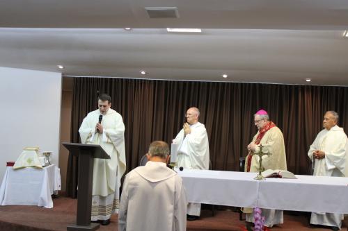 Dom Joel Portella e o Clero da Diocese_Fotos Rogerio Tosta