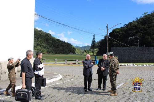 Dom Joel Visita Batalhão do Exército em Petrópolis_Fotos Rogerio Tosta