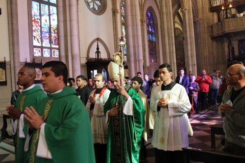 Encontro-Regional-de-Cerimoniarios-Leste-1-Missa-na-Catedral-de-Petropolis-10