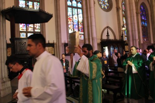 Encontro-Regional-de-Cerimoniarios-Leste-1-Missa-na-Catedral-de-Petropolis-6