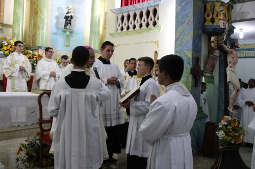 Ministerios-de-Leitor-e-Acolitos-aos-seminaristas-2025-49
